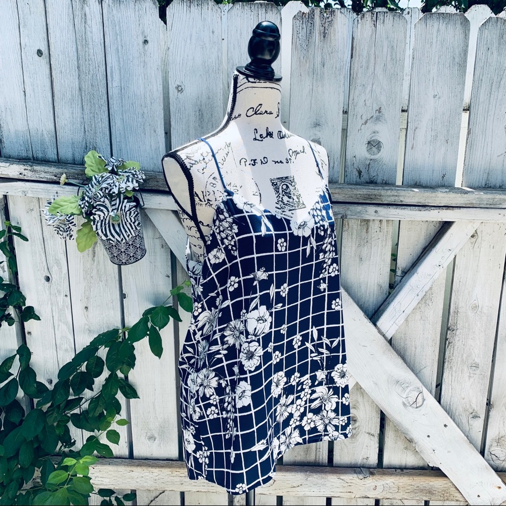 Spaghetti Strap Top / Tank Top / EXPRESS - Picture 2 of 3